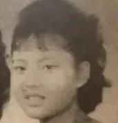 1949年，渣滓洞大屠杀，罗娟华中弹倒地，这时，她看到了躺在血泊中的婴儿，正准备