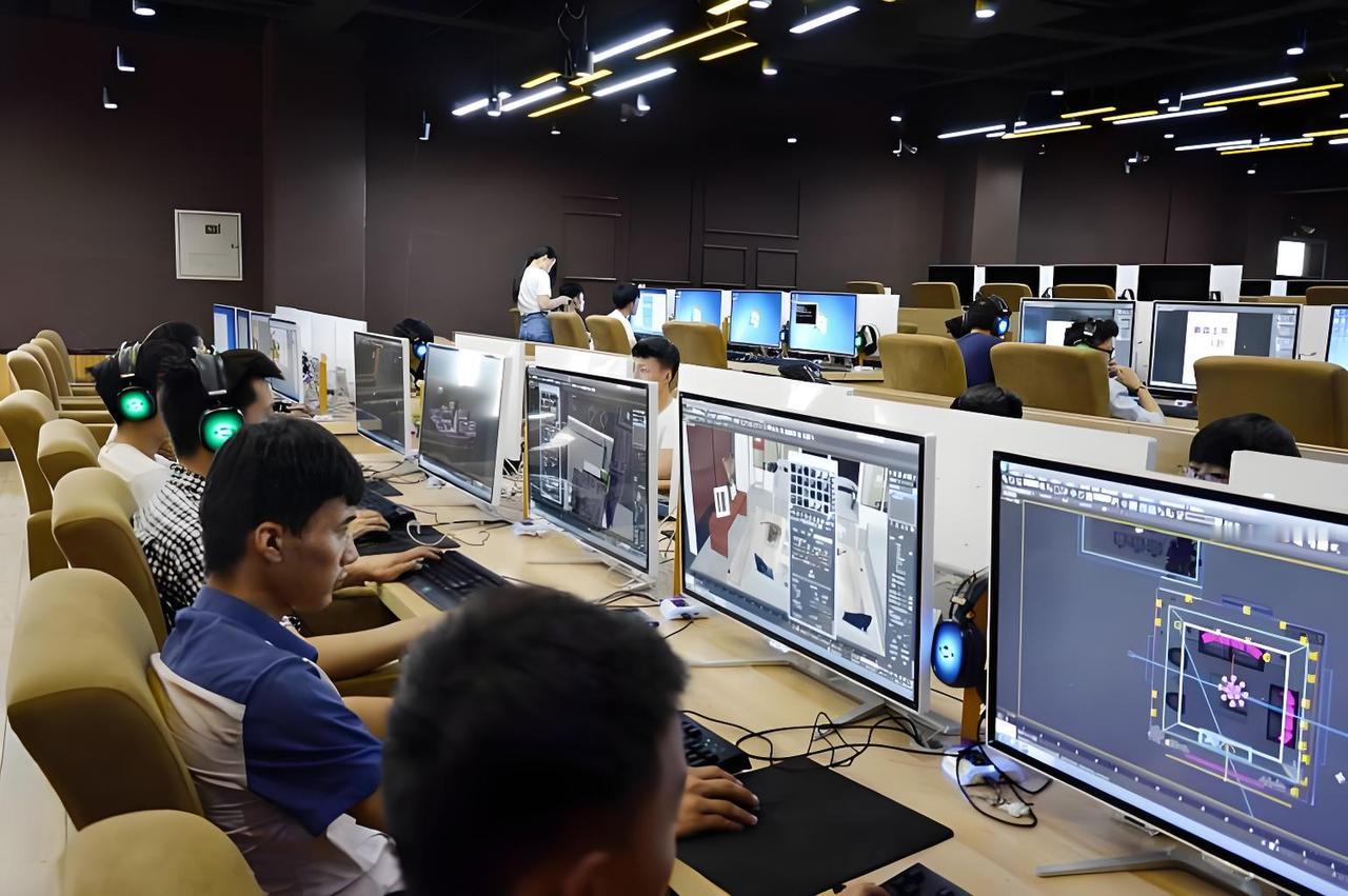 未来三年计算机就业真实现状！不吹不黑大实话💻很多同学纠结：未来三年计算机还吃