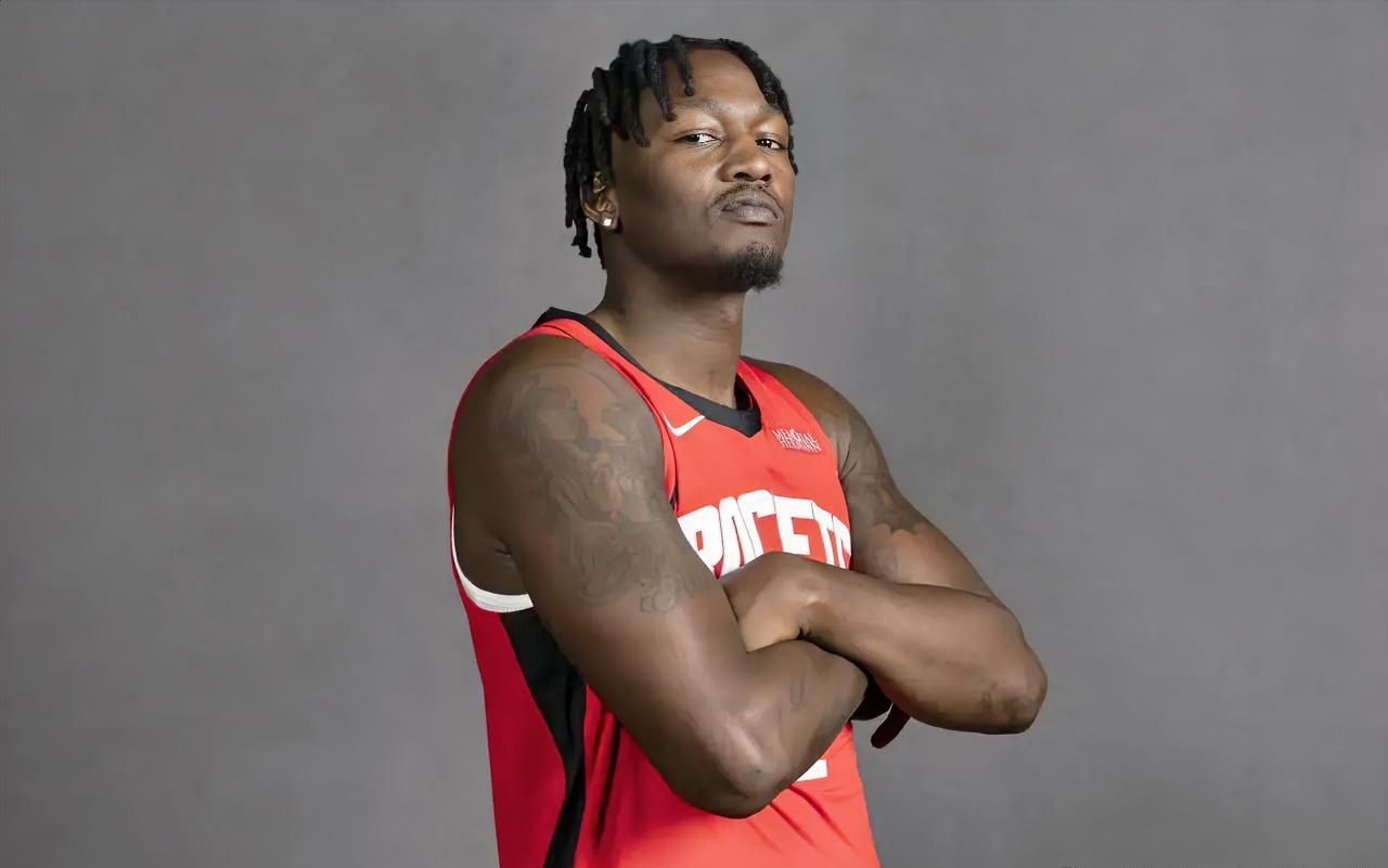 芬尼-史密斯（电风扇）加盟火箭的六场比赛的数据表现！！！主场打湖人：替补上