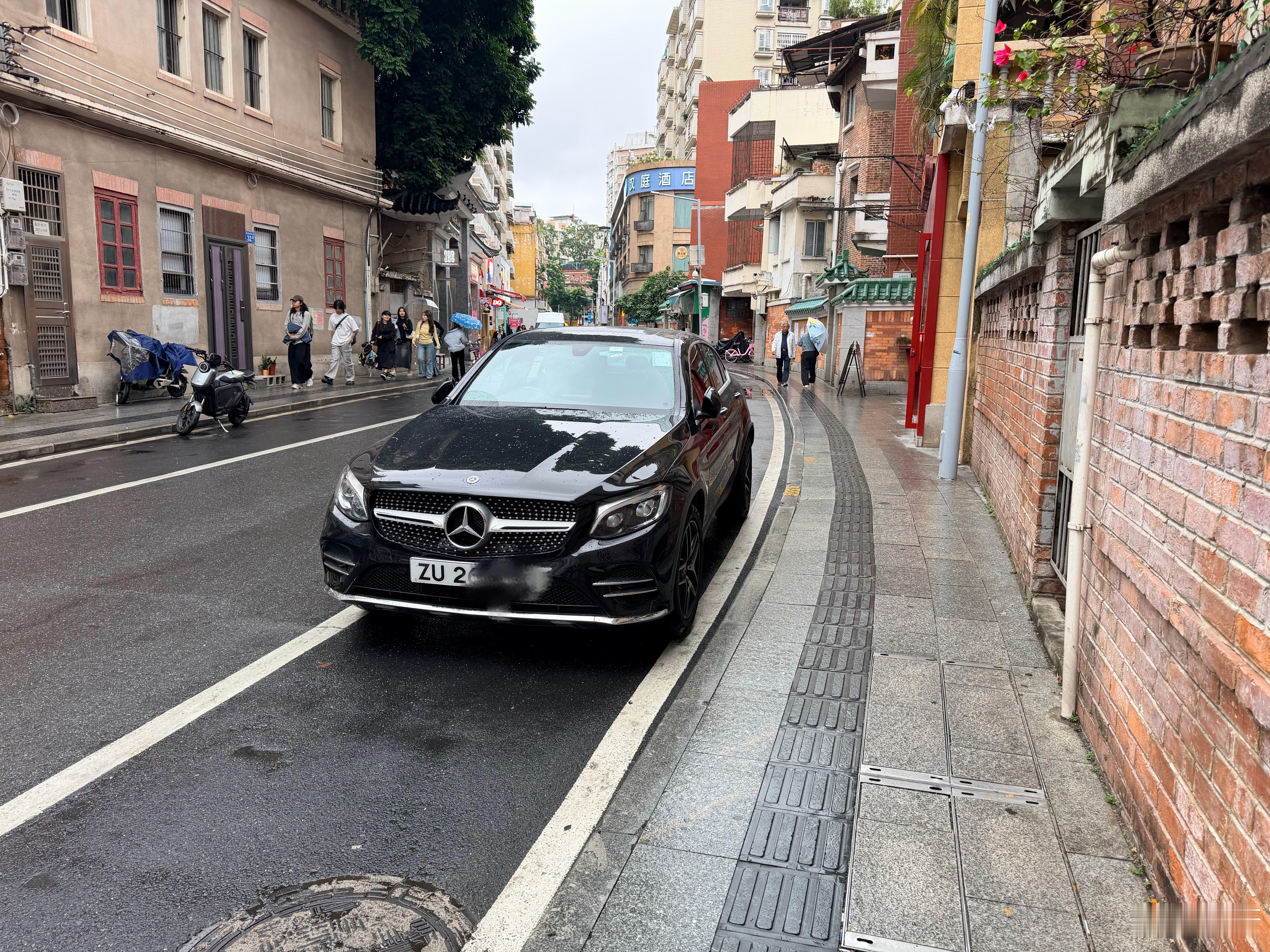 香港车北上违章怎么说啊？这街上唯一的违停车….所以高素质和地区没关系，哪罚的狠哪