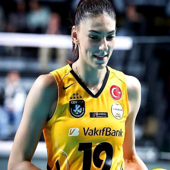 博斯科维奇状态已慢慢找回，赛季初脚伤未全部痊愈。球队前面压根没给她找替补