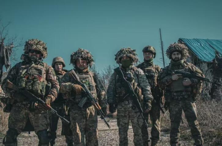 苦守8个月，2个旅的兵力死扛，结果一条不到50米宽的河，变成了压垮骆驼的最后一根
