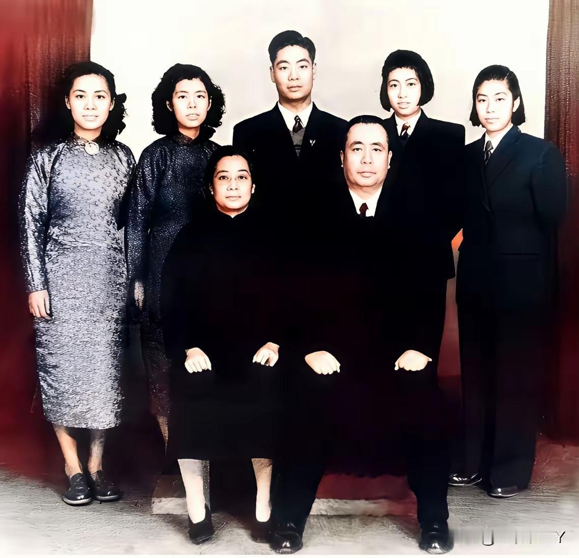 王铎：1948年的陈宝仓一家这时候，他们在上海。陈宝仓48岁。