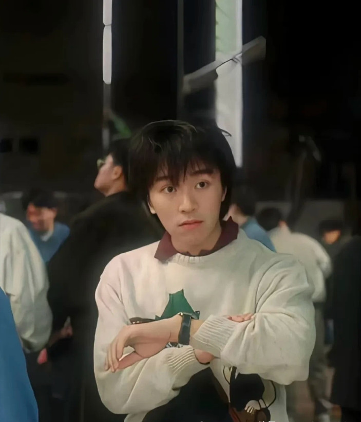 主持人问吴镇宇：“演艺圈里谁的演技最好？”吴镇宇说：“谁的演技最好？当然是周星驰了！”