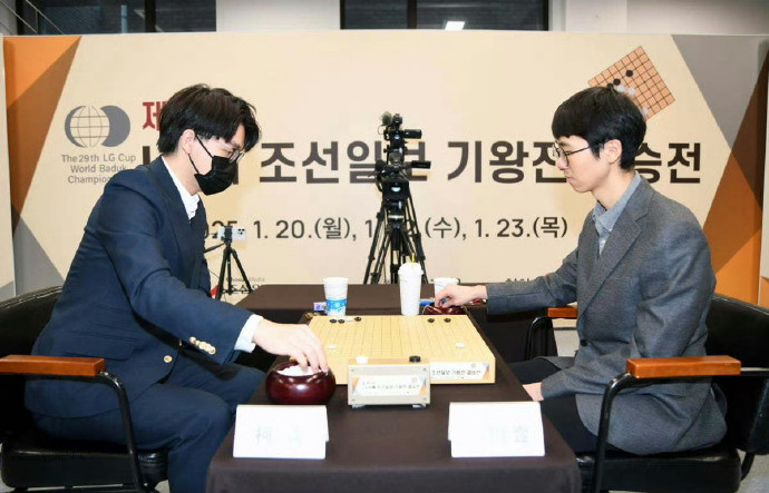 【韩国棋院称会把奖金汇入柯洁账户】直播吧01月24日讯LG杯颁奖典礼今日进