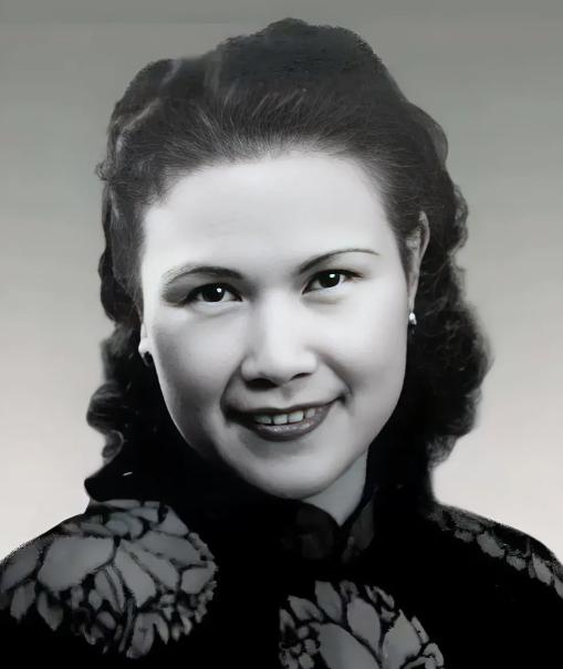 1942年，赵丹服刑6年后出狱，急忙回家与妻子团聚，没想到，妻子已经怀孕，他满是