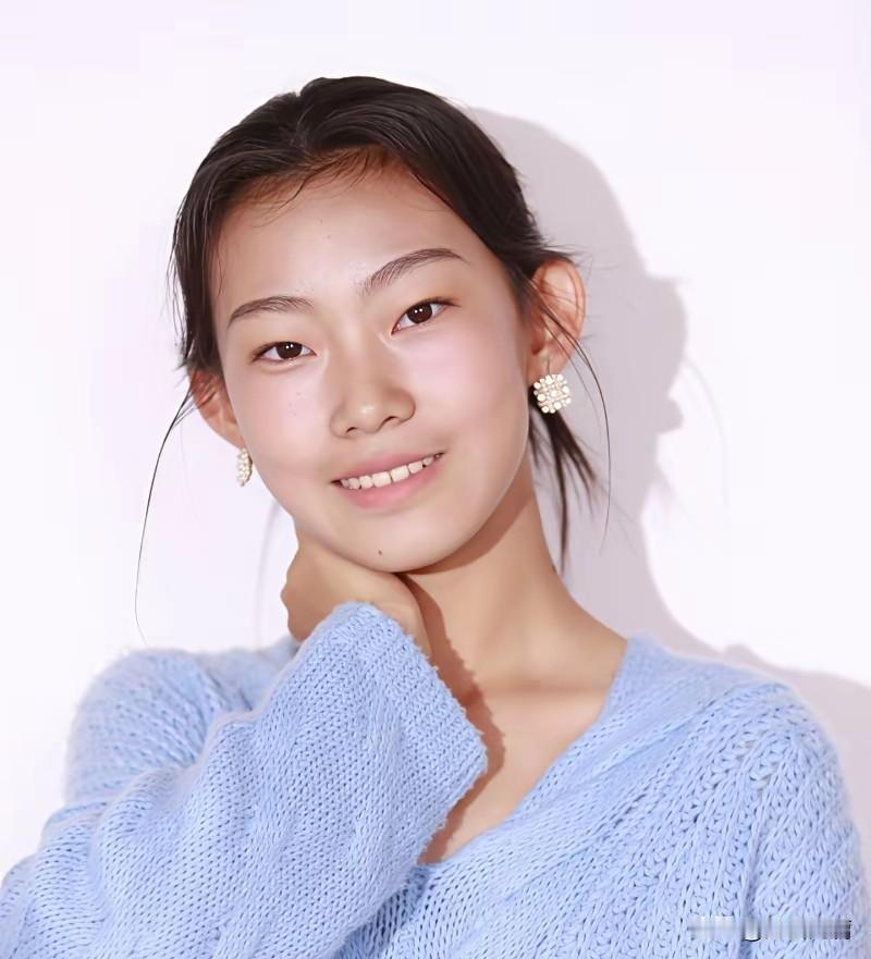 不愧是文化人，给孩子起名字起的太好了。丁健&许戈辉的女儿，名字叫丁如许，取父
