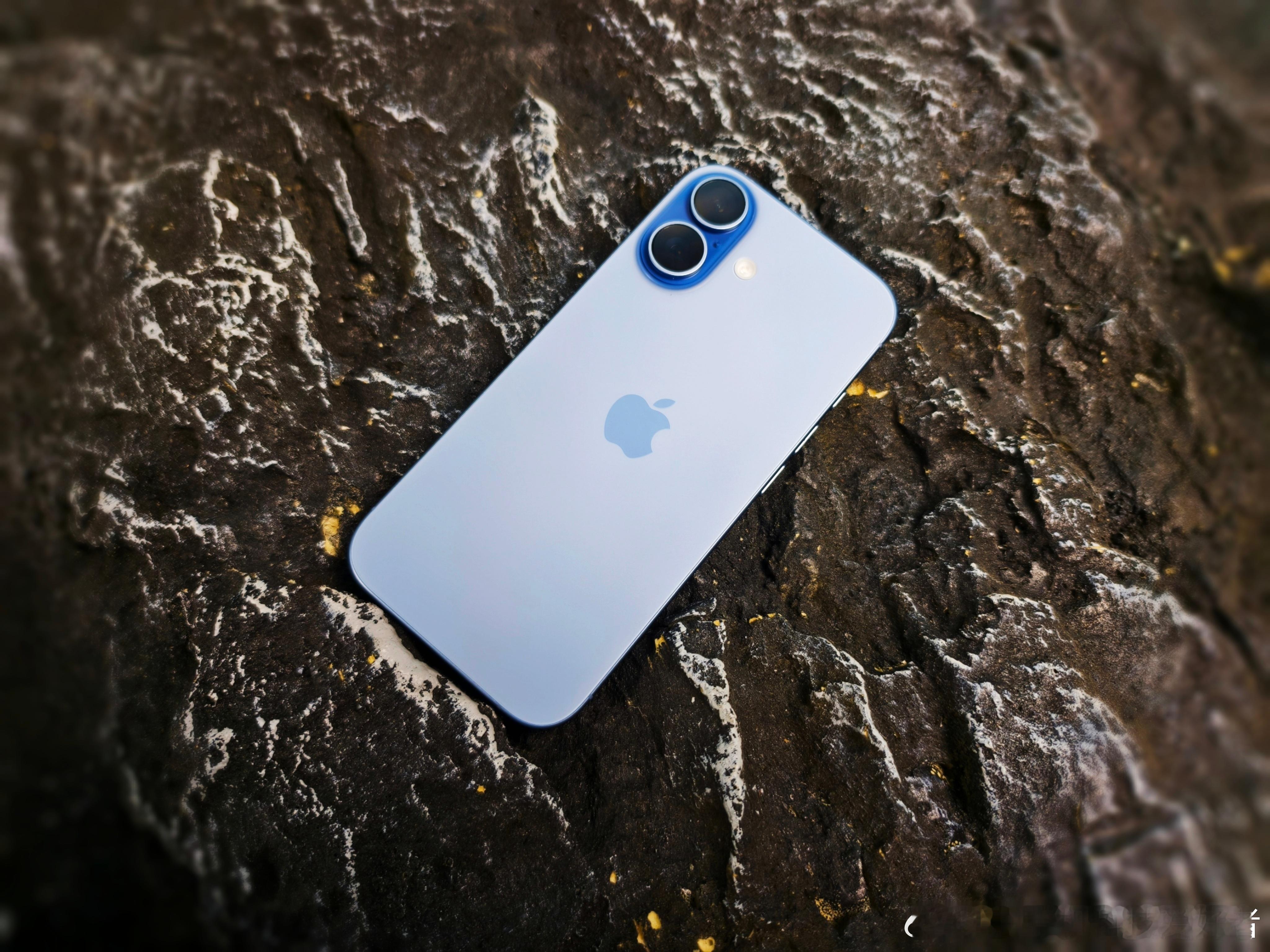 iPhone17标准版体验分享，简单点评这款手机的优缺点。5999元，256G