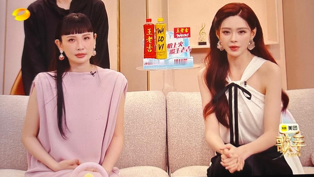 今晚《歌手》直播，热搜终于有了点人情味。万妮达“又秒了”，稳坐舞台炸场机器，每