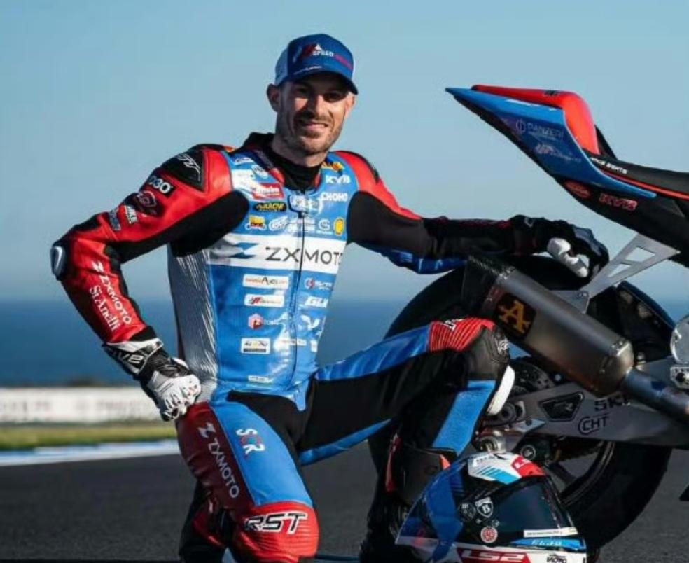 这位夺冠的法国车手，怀疑过自己的车技，怀疑过自己的年龄，怀疑过自己的运气，就是