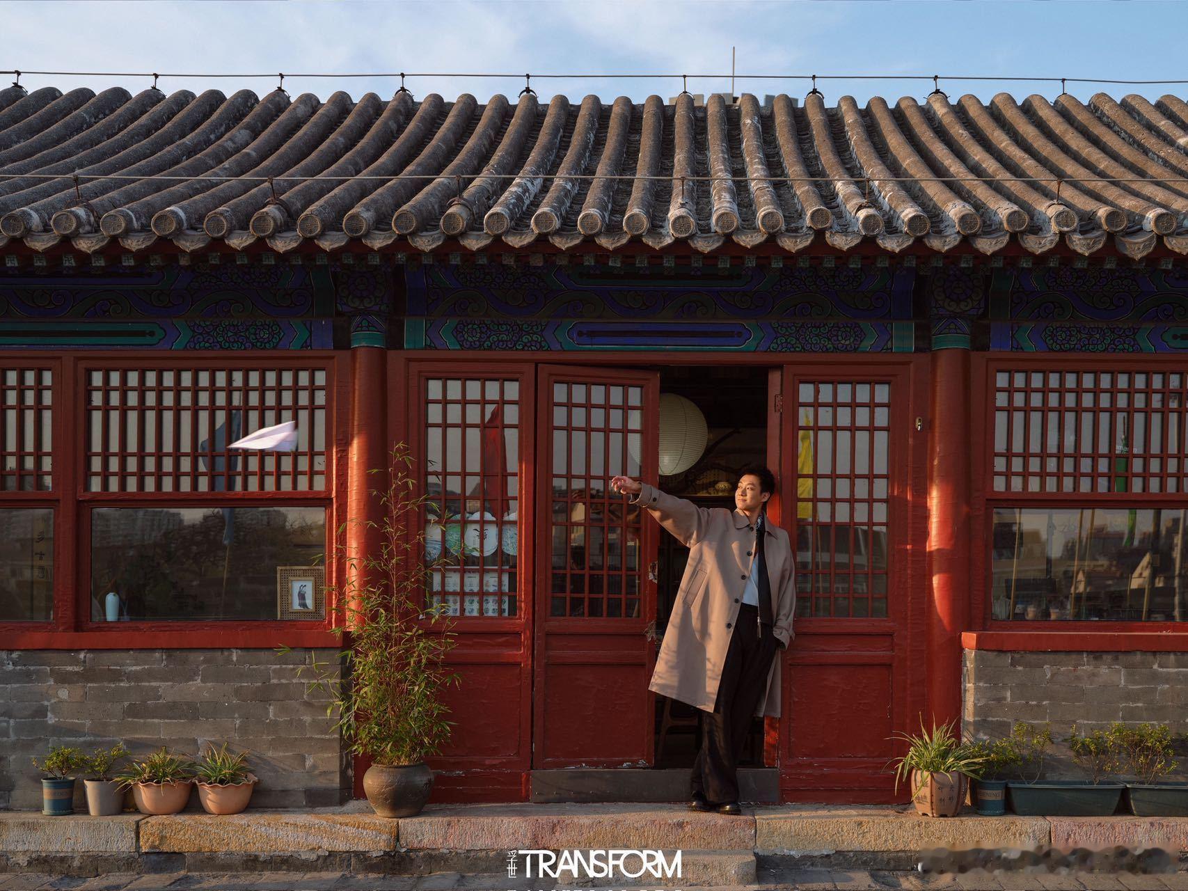 高至霆在北京明城墙上拍杂志守一念而立千年，赴一场春日之约🌿高至霆全新杂志大片