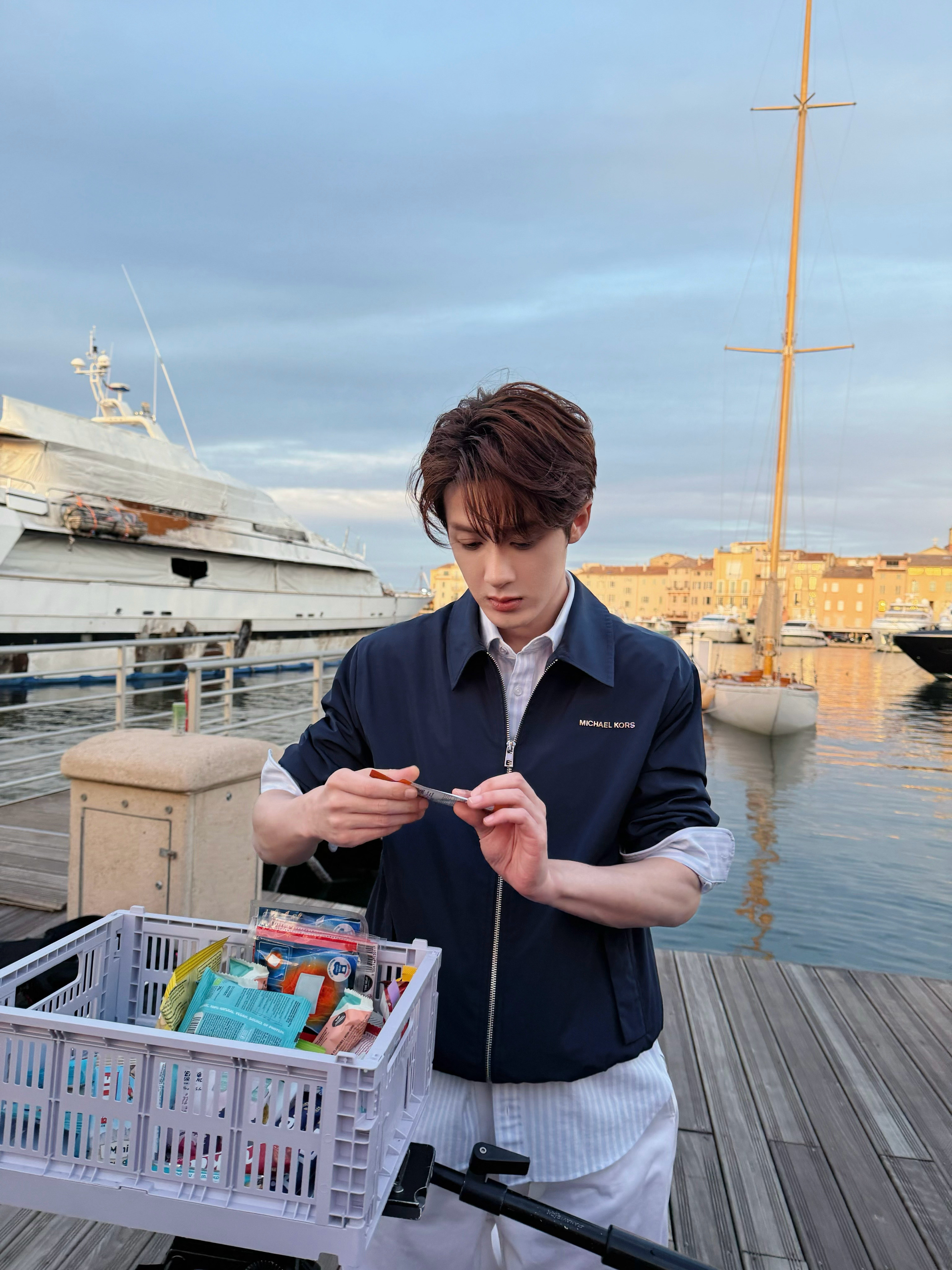 檀健次南法旅行随拍碎片🧩风格大赏