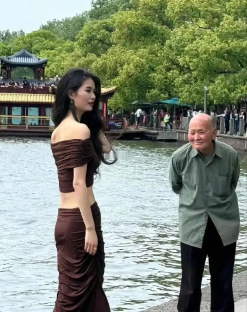 电视上看着可能一般，但真人巨漂亮