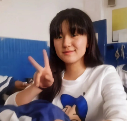 赵露思中学时期学生照流出​​​