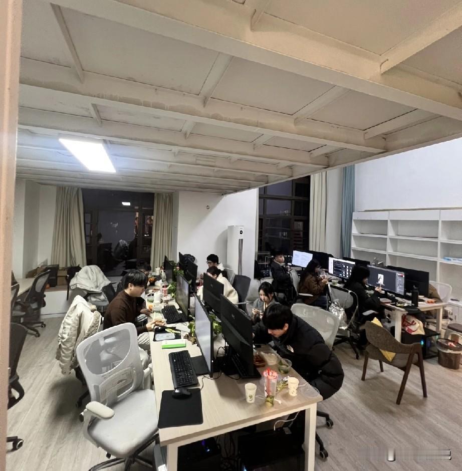 替大家试过了，在北京这样的城市，如果你一个月5000块钱左右的工资，在没有房贷车