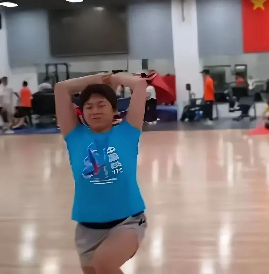 全红婵遗传了妈妈的基因。一到发育年龄就要退役，说实话，之前的成绩有点胜之不武，伏