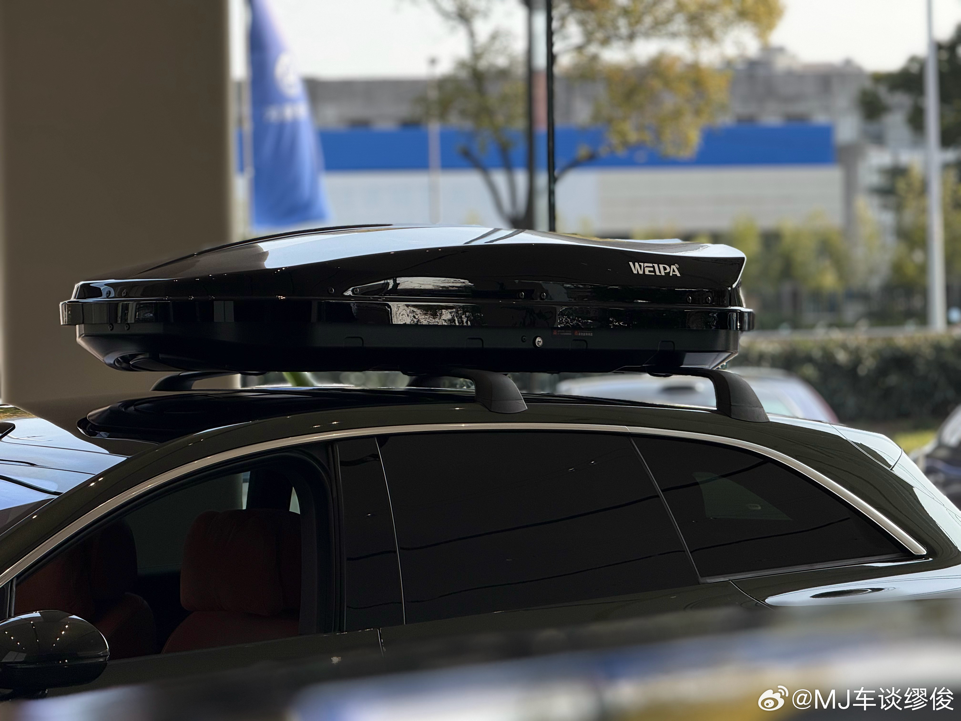 今天来店里拍享界S9T，实车很帅气，特别是这台黑武士，停在那里很难不被吸引鸿蒙智