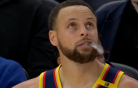 看完今天的比赛就知道库里无私的重要性了老杜离开了勇士以后我也是第一次看他比赛