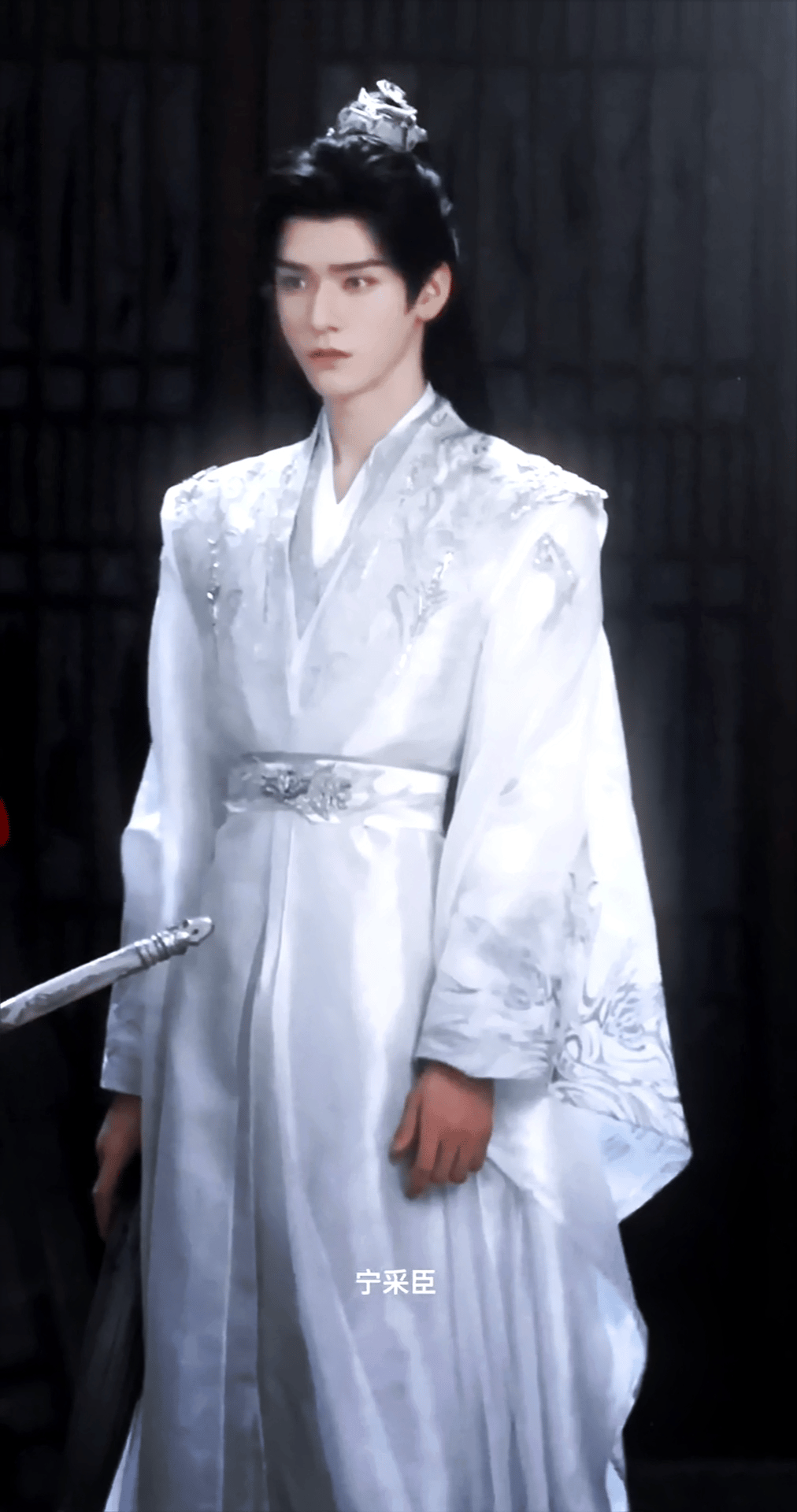 《暗河传》的成功在于下沉市场，龚俊的颜值和演技大出圈，真正的大男主从来都不是唱独