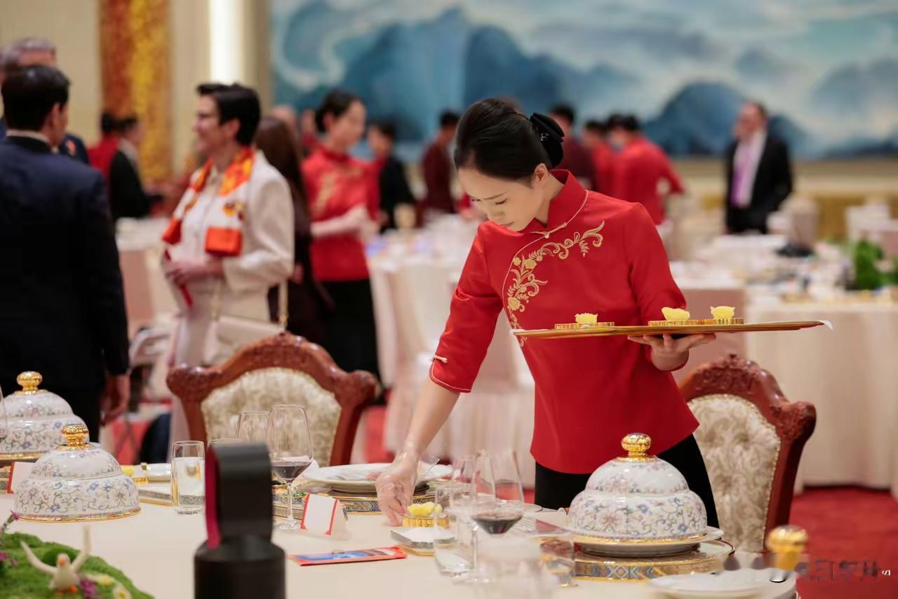 国宴为啥独宠淮扬菜？这背后藏着的门道，其实全在“妥帖”二字里。先说说为啥别