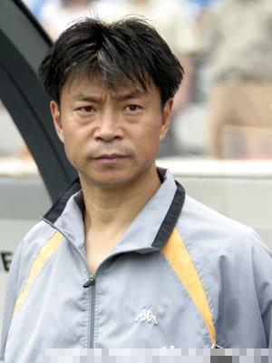 数十年来，中国足球一直存在一个令人费解的现象：一边是国家队教练屡屡感叹，优秀的可