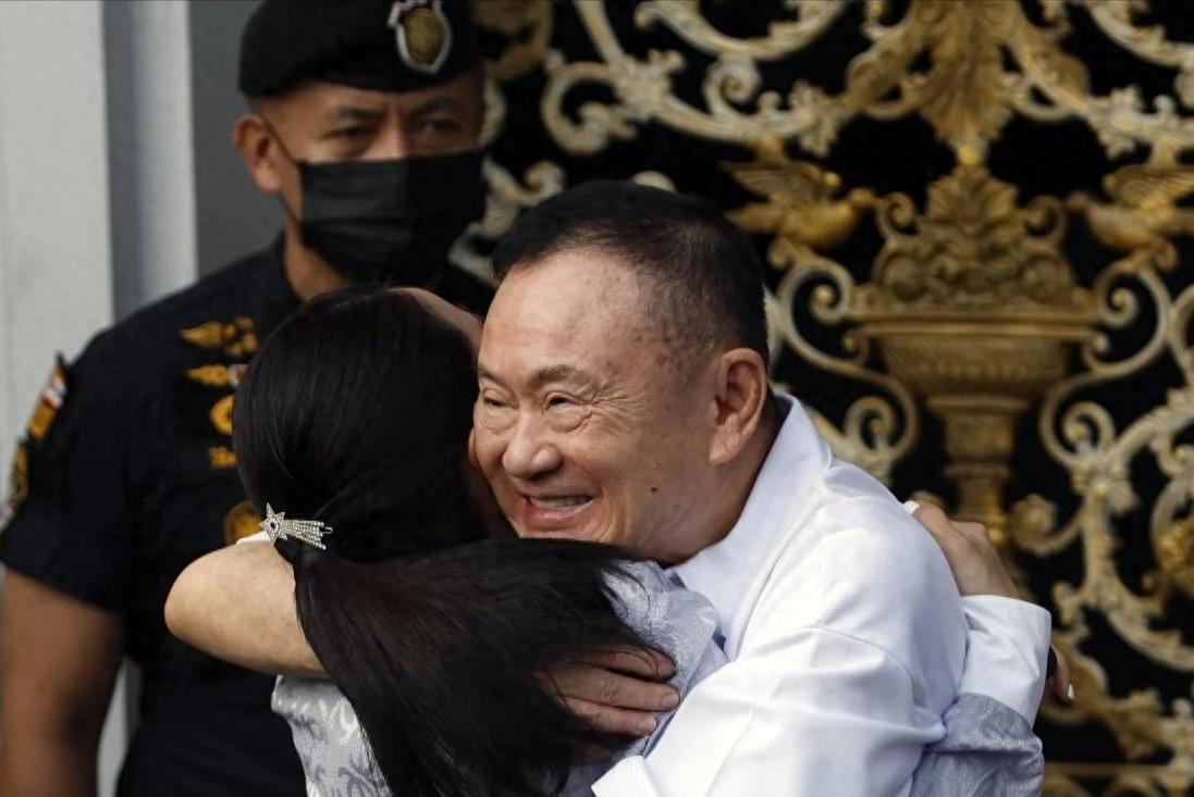 罪名全免！泰王签下特赦令，佩通坦又杀回来了，中泰关系迎来变局  2026年