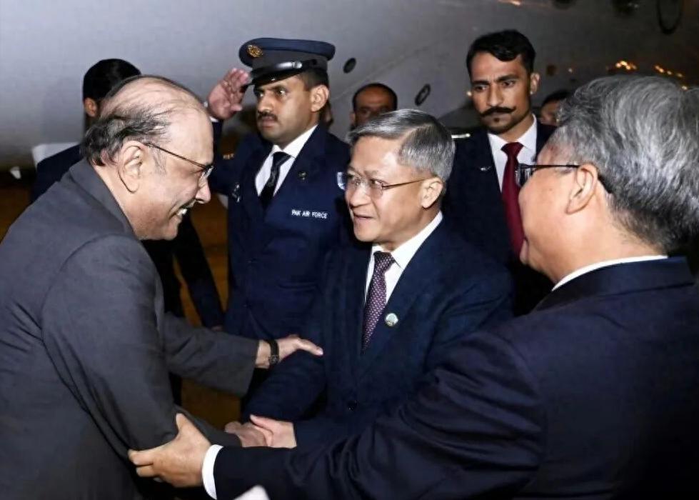 美伊第二轮谈判迟迟无法启动，巴基斯坦总统扎尔达里近日火速访华。这不是一次普通的外