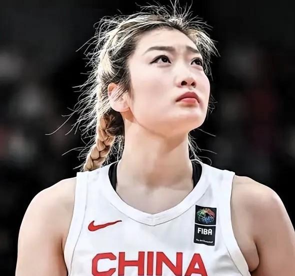 万万没想到，李梦在直播回应批评说出了这样的话！李梦最近直播，正面刚质疑，直接