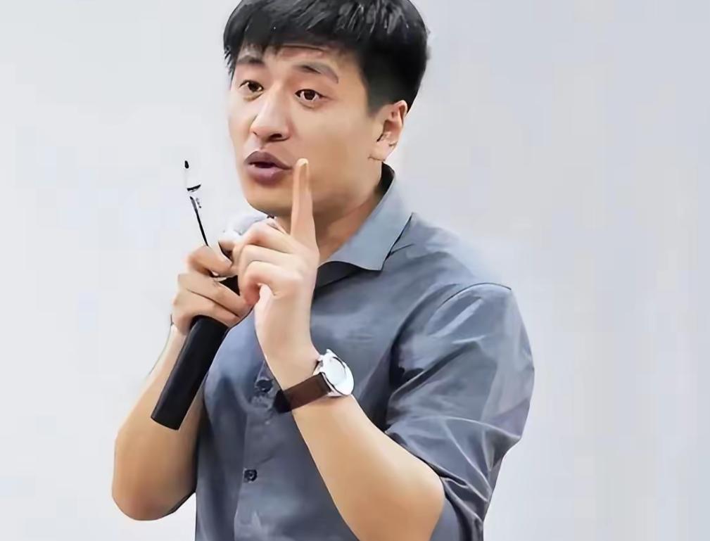 震惊的消息令人十分惋惜！这么有担当的人突然离世，实在让人心里难受。3月2