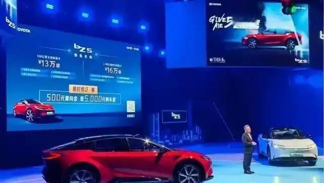 购买丰田bZ5前需注意十大关键问题,包括价格虚高、设计反人类、配置不均衡、车机