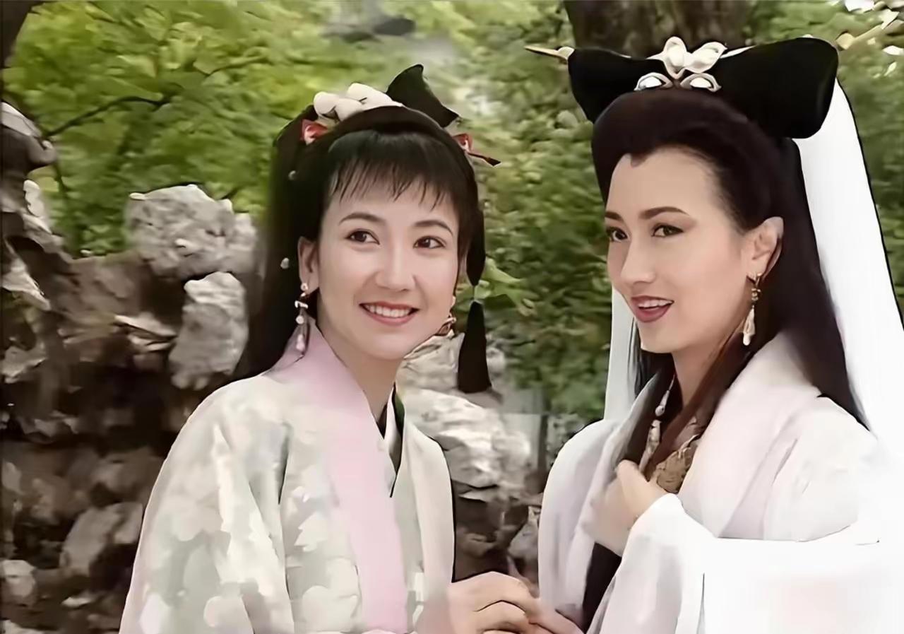 我觉得最美的还是赵雅芝的白素贞，另外范文芳那版的白蛇和青蛇也都好漂亮啊！个人