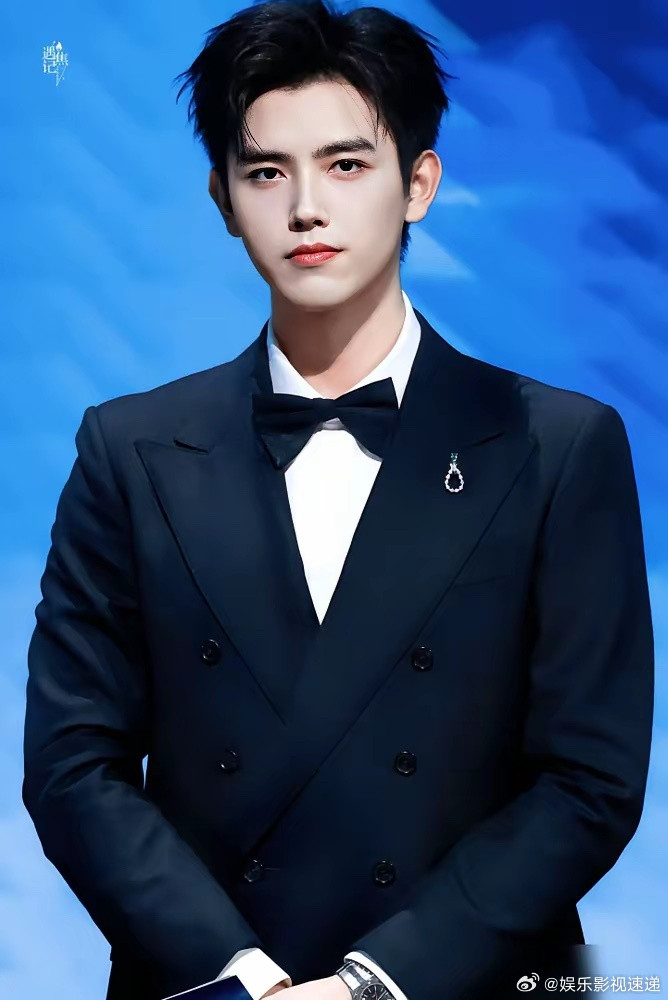 陈凯歌的儿子，这次终于不叫阿瑟了。新剧收视破了2.3%，央视八套黄金档，满屏都