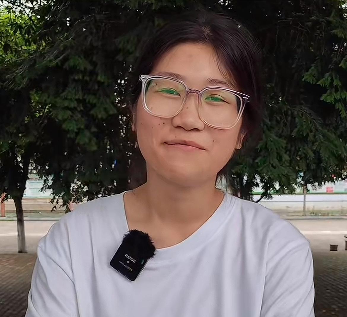 全网关注的扁担女孩高考成绩，可能要让很多人失望了！在向当地教育部门查证后，目前
