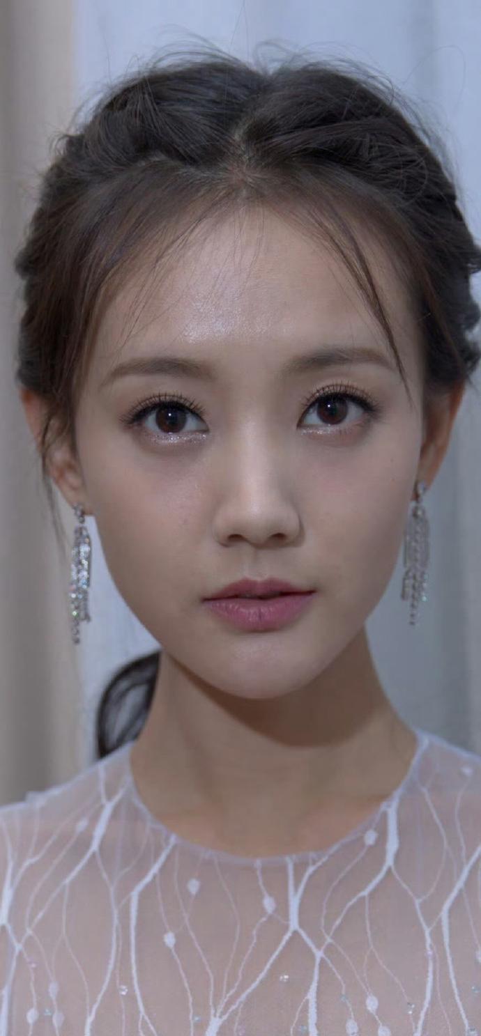 李一桐不化妆的样子好纯洁啊​​​