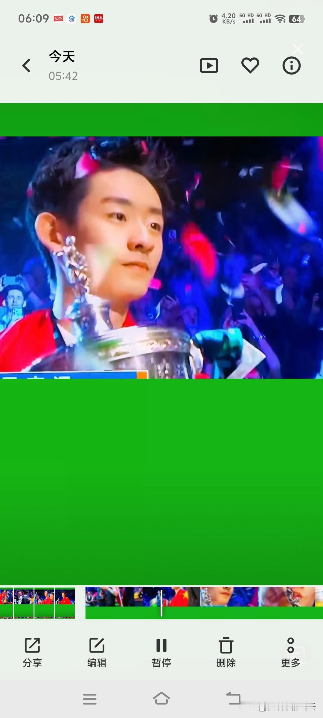 吴宜泽夺冠这一刻，决赛对手墨菲给了一个拥抱。而在采访中也坦言，他已经拼尽全力，虽