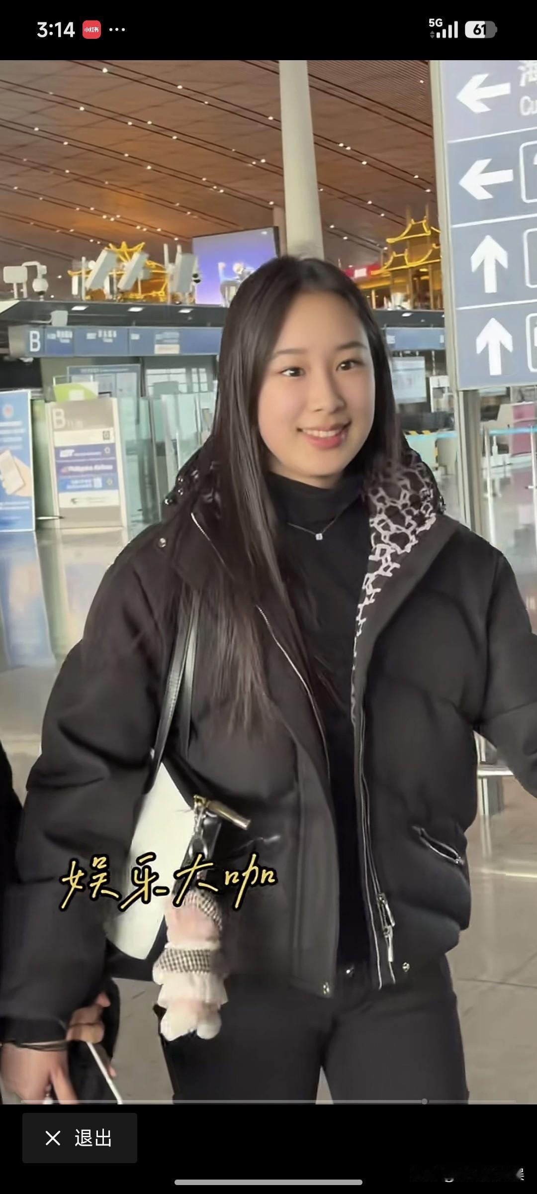 赵文卓大女儿赵紫仪，小名玫瑰不得不说这个气质绝了，不胖不瘦，脸型大气，虽然才2