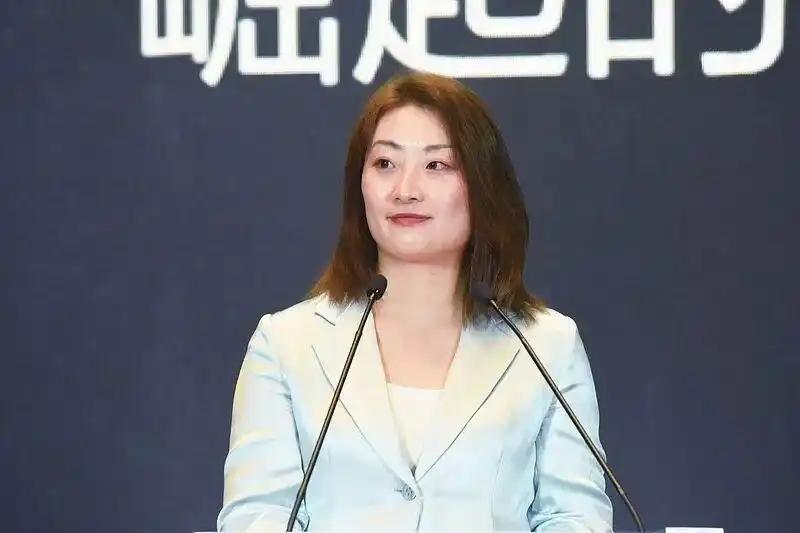 5月12日，据市场消息称，宏胜饮料集团发布一份组织架构调整及人员任免通知。其