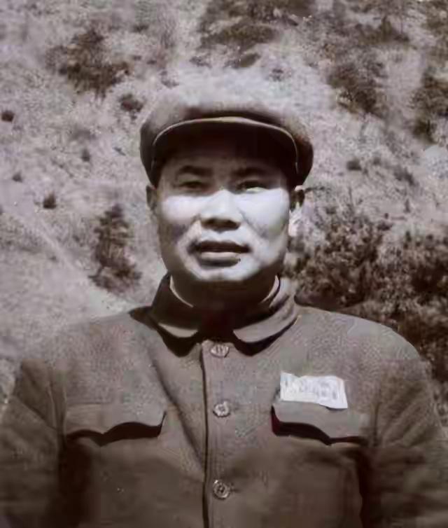 上将第一之争：杨得志凭什么反超不败上将韩先楚？到最后也没明说韩先楚和杨得志有