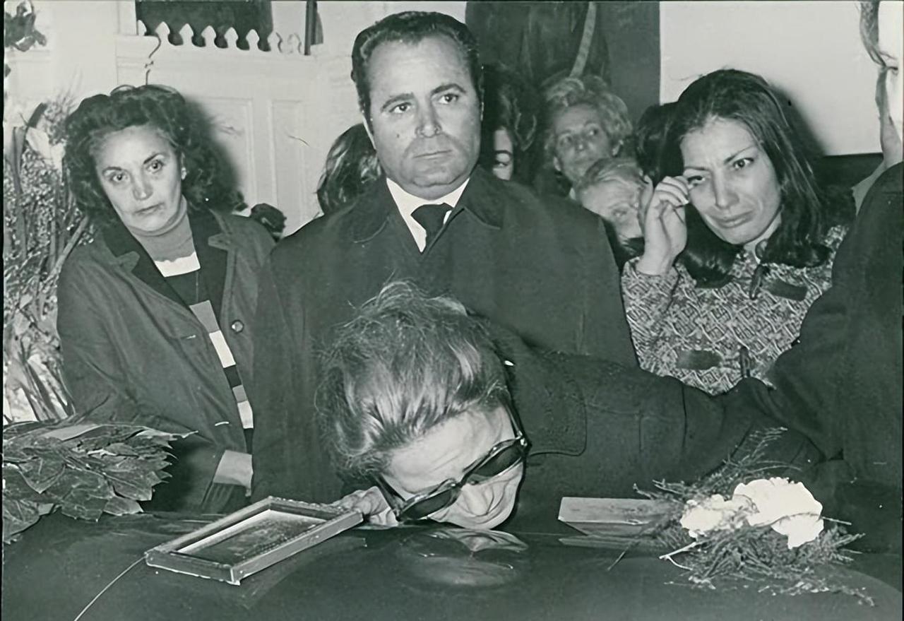 希腊船王奥纳西斯一辈子风流韵事不断，但是却只有一个儿子一个女儿，还都是原配所生。