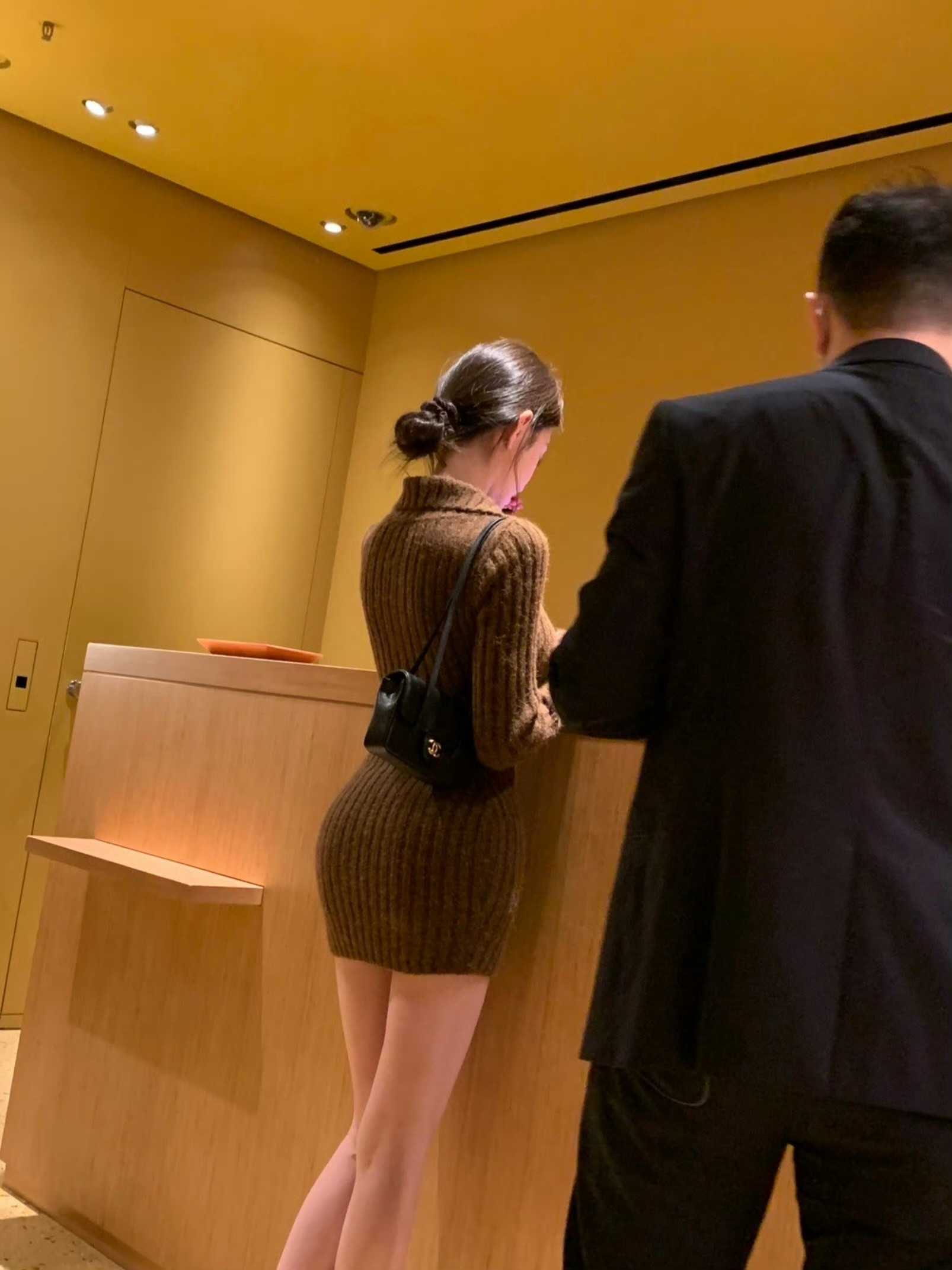 好美….存一个巧儿的背影