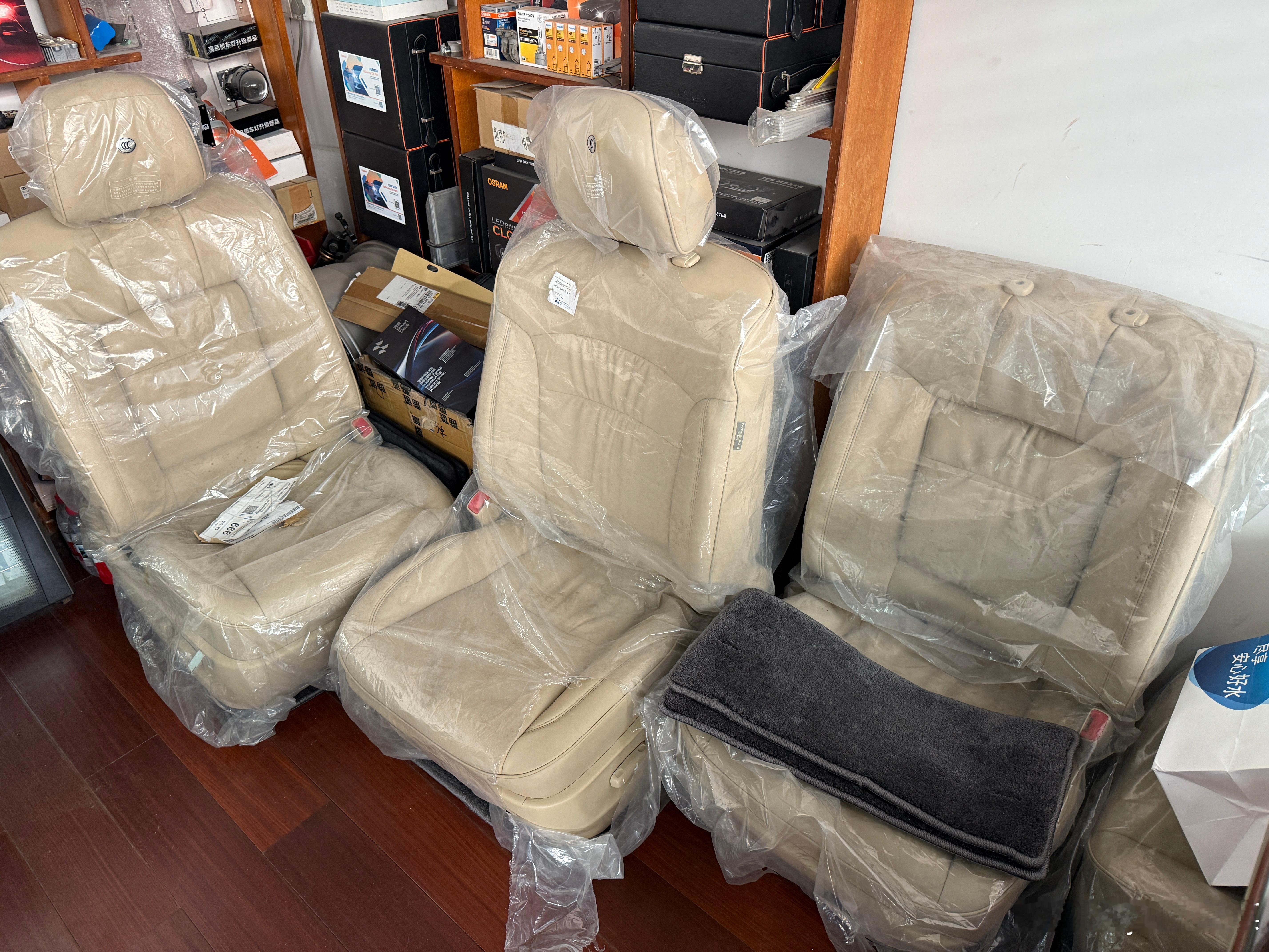 全新的皇冠/红旗盛世座椅，新皮的味道都还在，爱了爱了，但是我拥有不起的价格[哭哭]