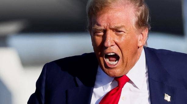 谁干的？美国“机毁人亡”，特朗普向32国发出通牒，俄向日本出招最近美国闹得沸