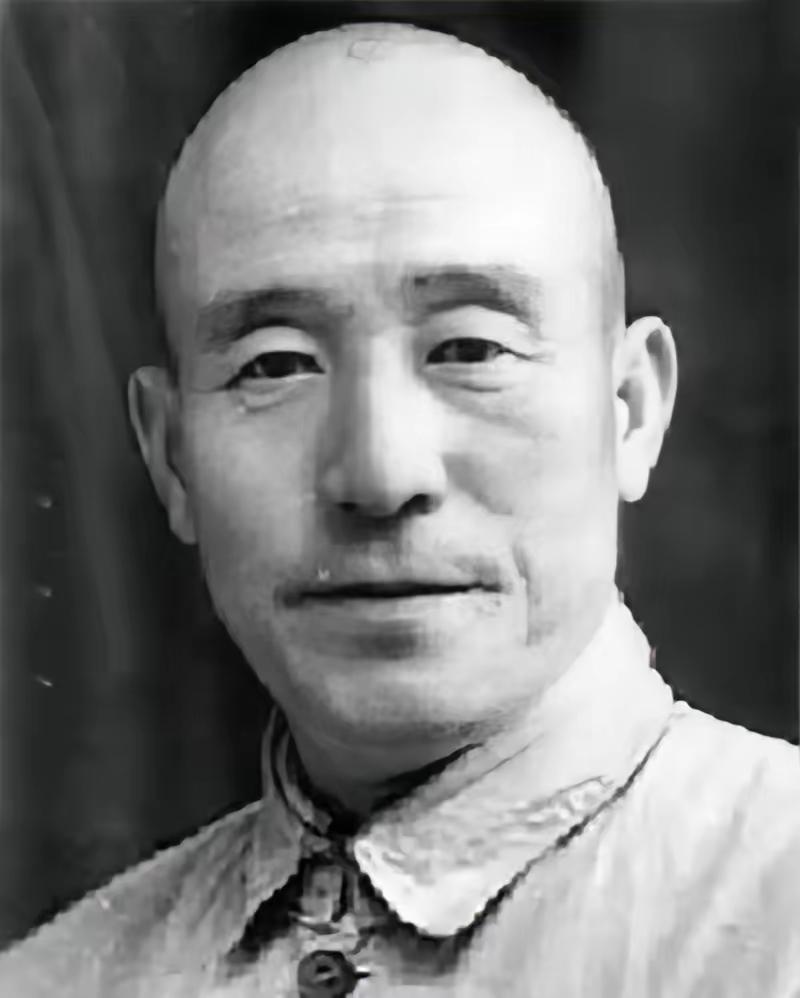 1948年，郭景云这死脑筋，眼看城门被轰塌，还不肯认栽。突然拔枪顶着副军长王
