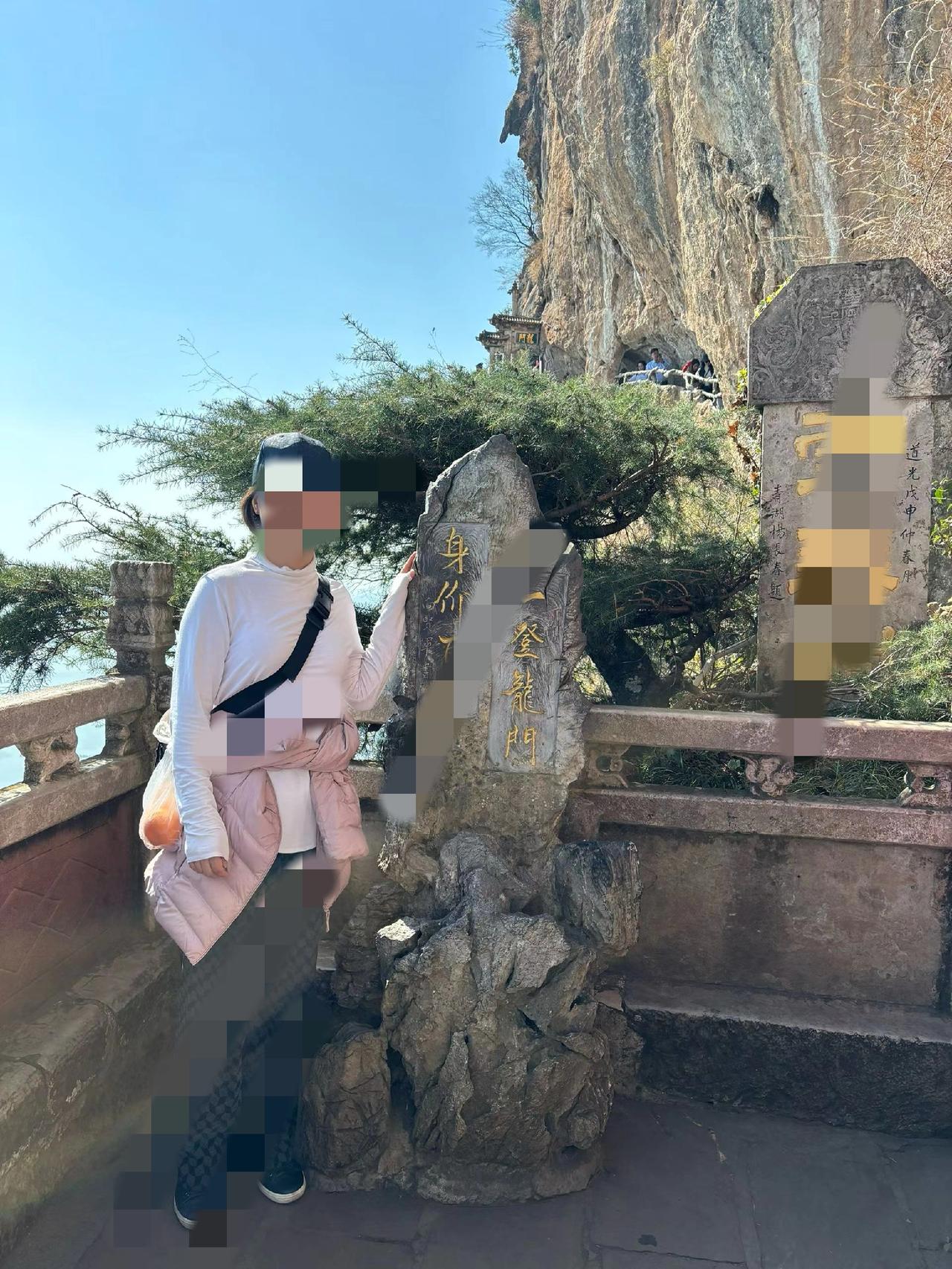 大年初三去二姨家走亲戚，刚坐下没一会儿，二姨就拉着我悄悄说，要给我介绍个靠谱的女