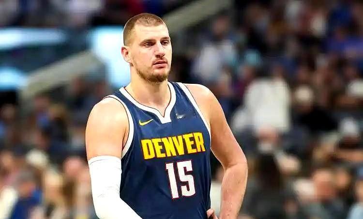 约基奇今年30岁，如果他现在选择打“兄弟篮球”，比如说和他的好朋友东契奇组队。