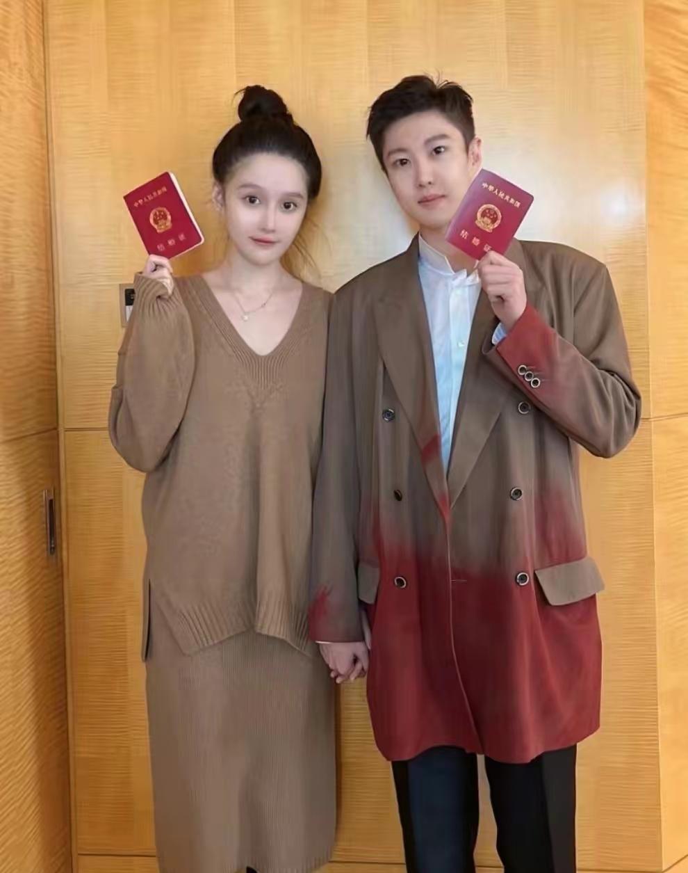 赵本山女儿球球直播谈起门当户对这一观点，她表示两个人谈恋爱也不能太不门当户对。