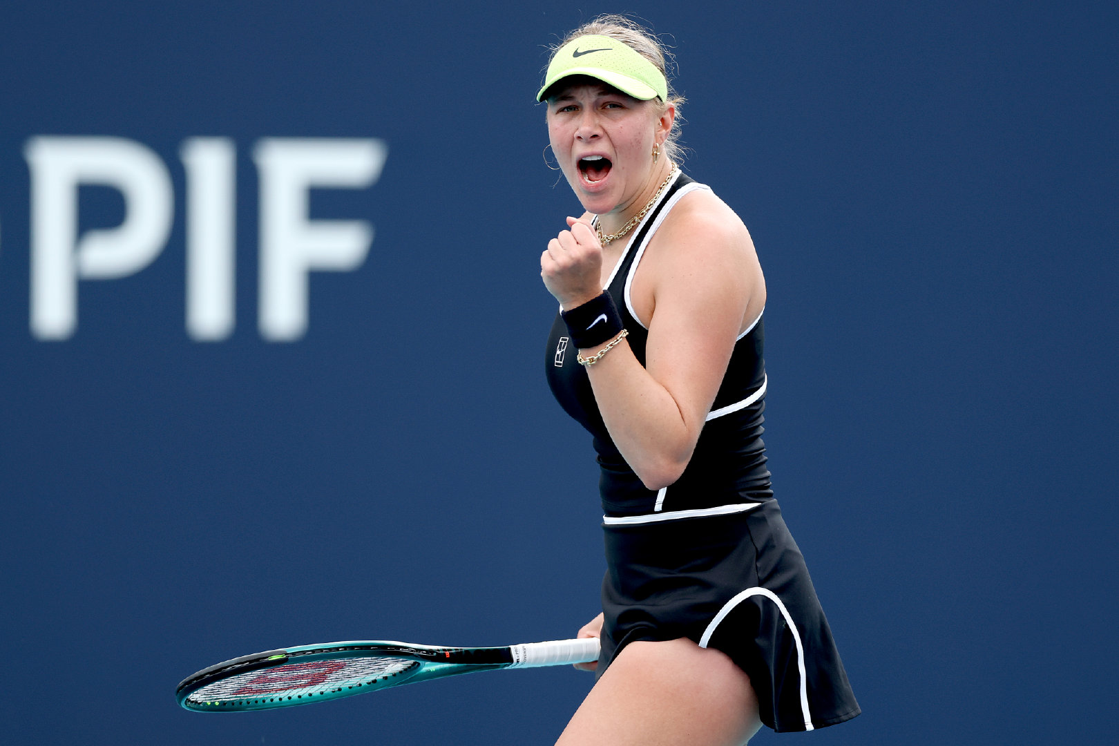 阿尼西莫娃晋级16强✅WTA1000迈阿密站第三轮，6号种子阿尼西莫娃以6-4