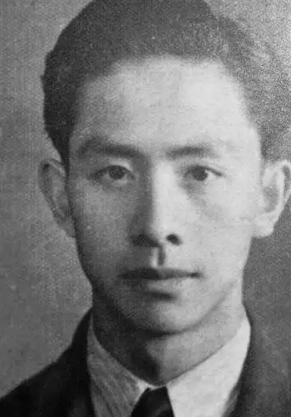 1948年，一位共产党员被捕，为了保命，他主动交代了一份12人的名单，特务们大喜