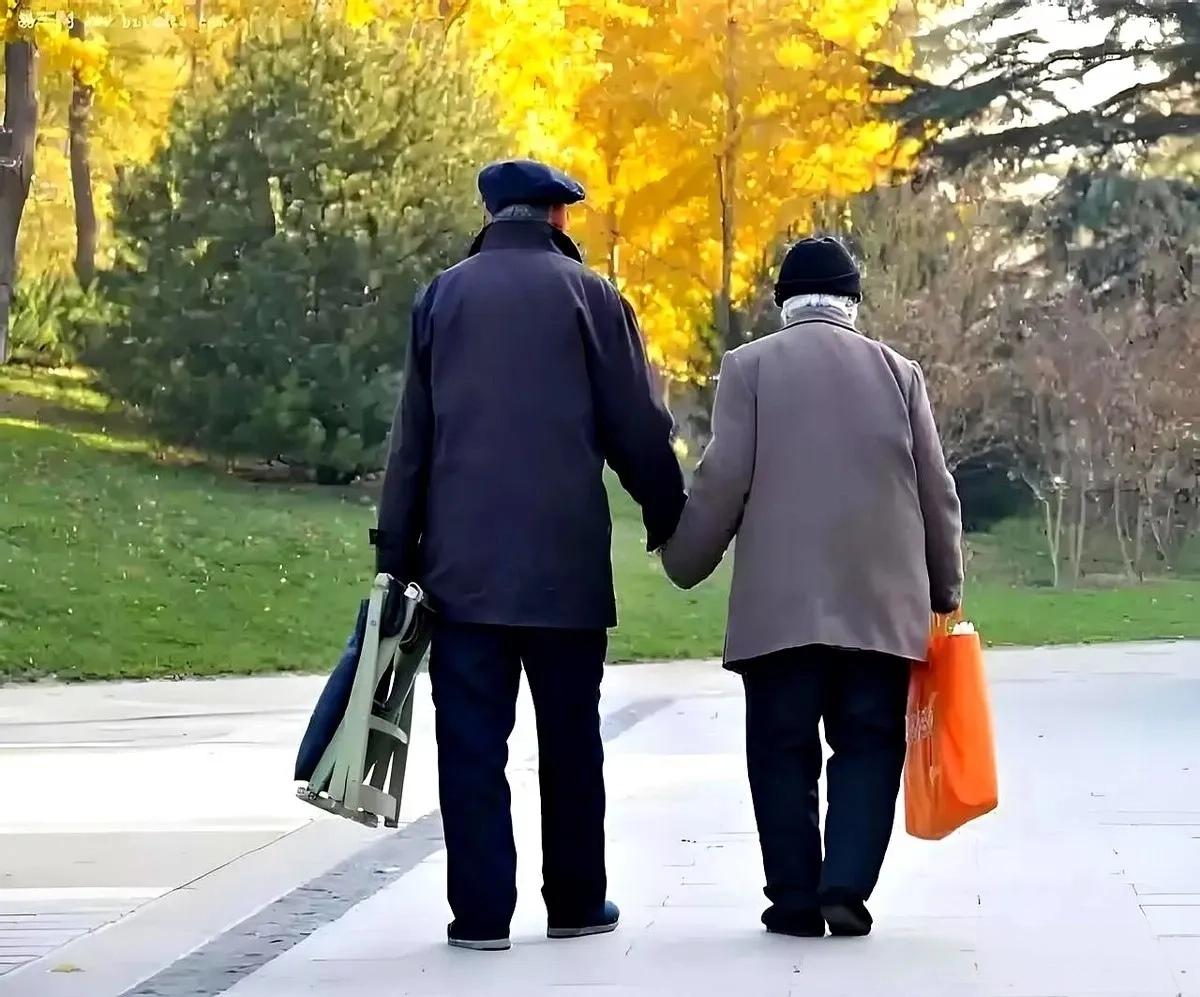 卖掉自己房子给儿子买婚房，十年后儿子离婚，房子被判给了儿媳！七旬老夫妇面临被“扫