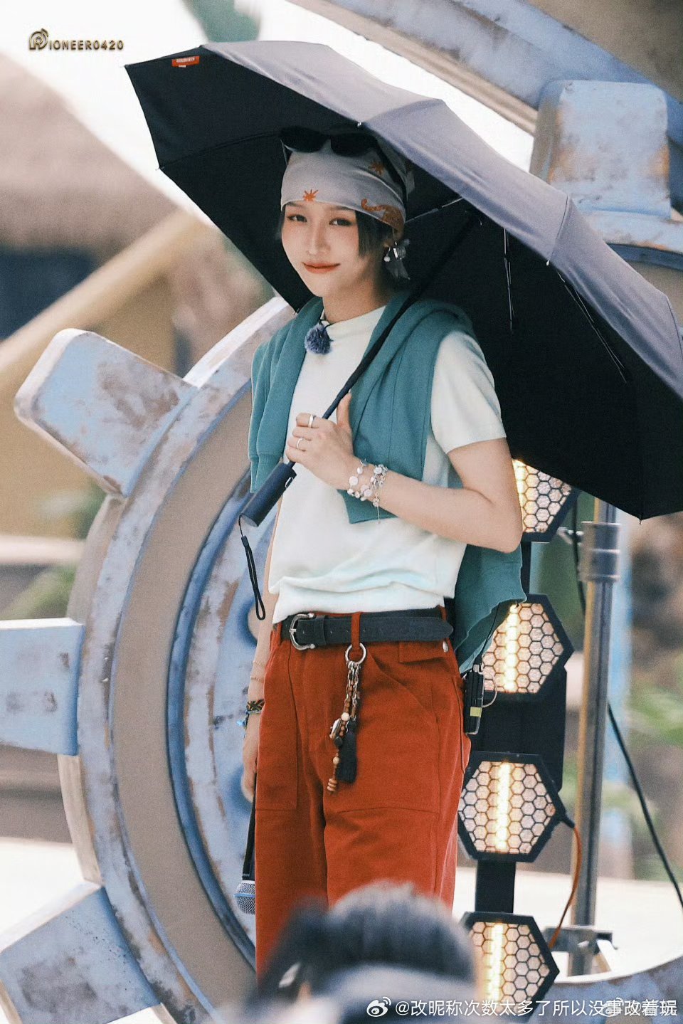 不知道咋形容但是P得像海贼王人物